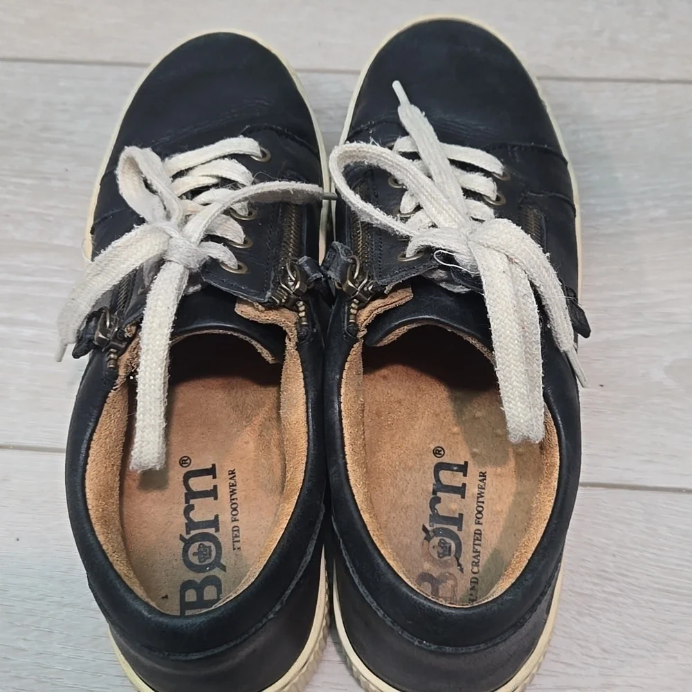 Born Women Black Leather Sneakers with White Laces Shoes Sz 7M